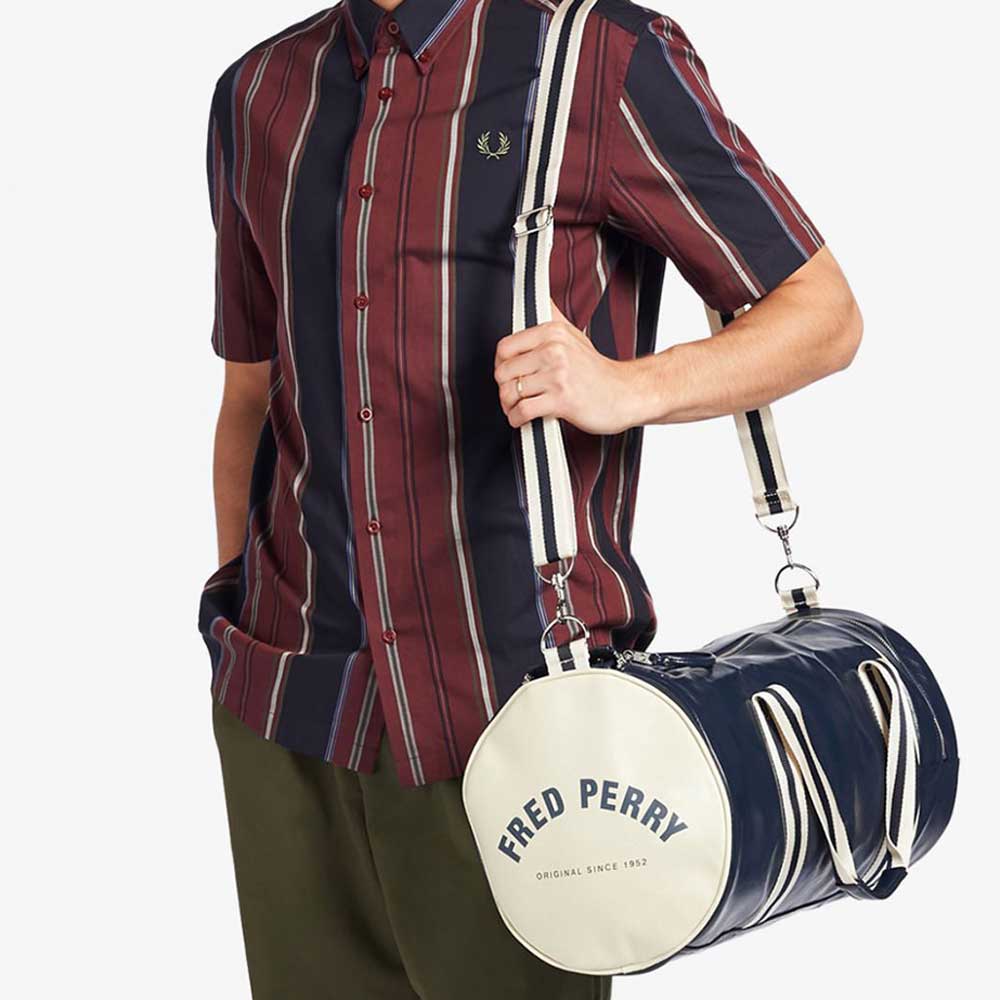 フレッドペリー バッグ FRED PERRY CLASSIC BARREL BAG   L7220 635（ネイビー） バレルバッグ ドラムバッグ ボストンバッグ