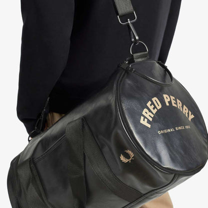 フレッドペリー バッグ FRED PERRY TONAL BARREL BAG   L7223 102（ブラック） バレルバッグ ドラムバッグ ボストンバッグ