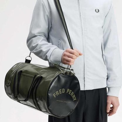 フレッドペリーバッグFREDPERRYCLASSICBARRELBAGL7255Z50（LAURELWREATHGREEN/BLACK）バレルバッグドラムバッグボストンバッグ