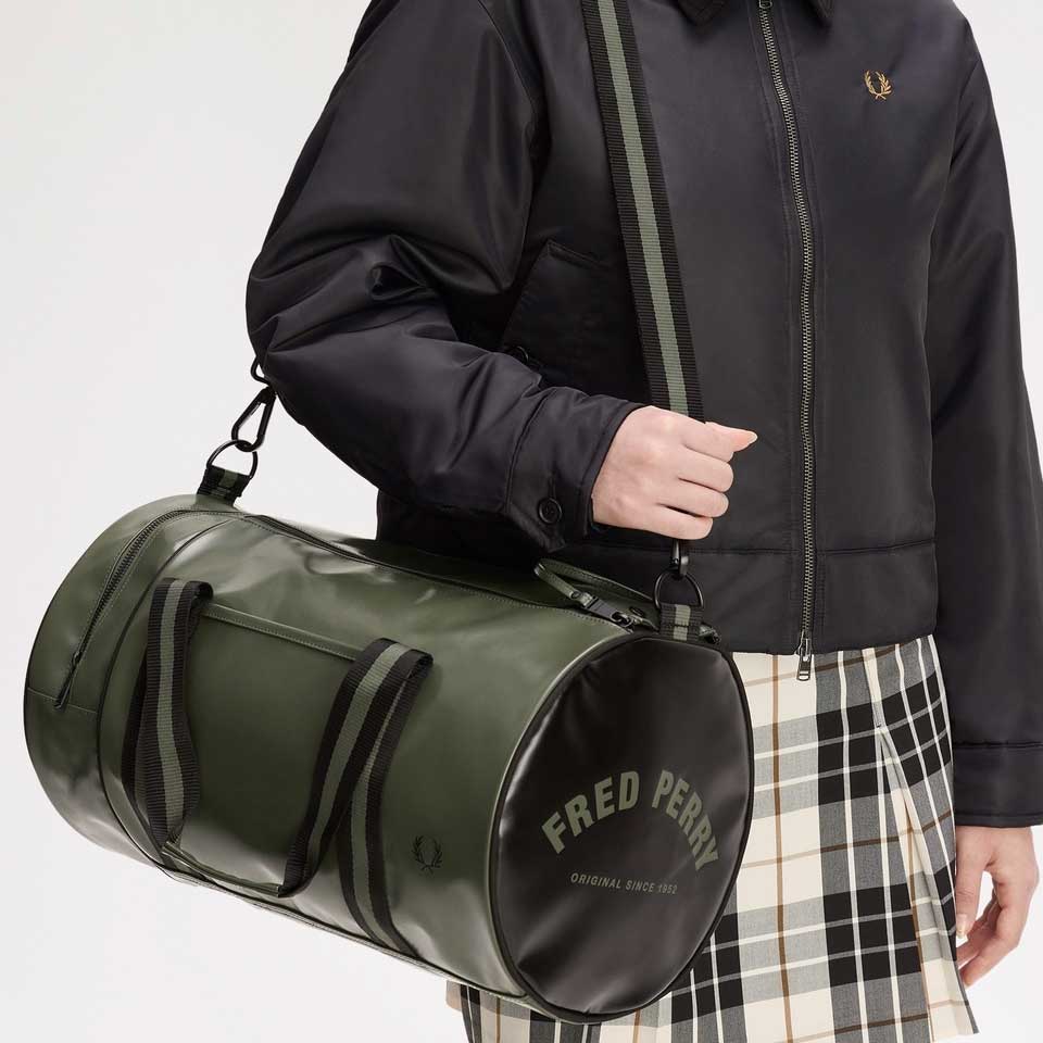 フレッドペリーバッグFREDPERRYCLASSICBARRELBAGL7255Z50（LAURELWREATHGREEN/BLACK）バレルバッグドラムバッグボストンバッグ