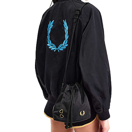 FREDPERRYフレッドペリーAMYWINEHOUSEFOUNDATIONMiniBucketBagL7285U12（BLACK/DKCARAMEL）ショルダーバッグ巾着ボディバックメッセンジャーバッグ