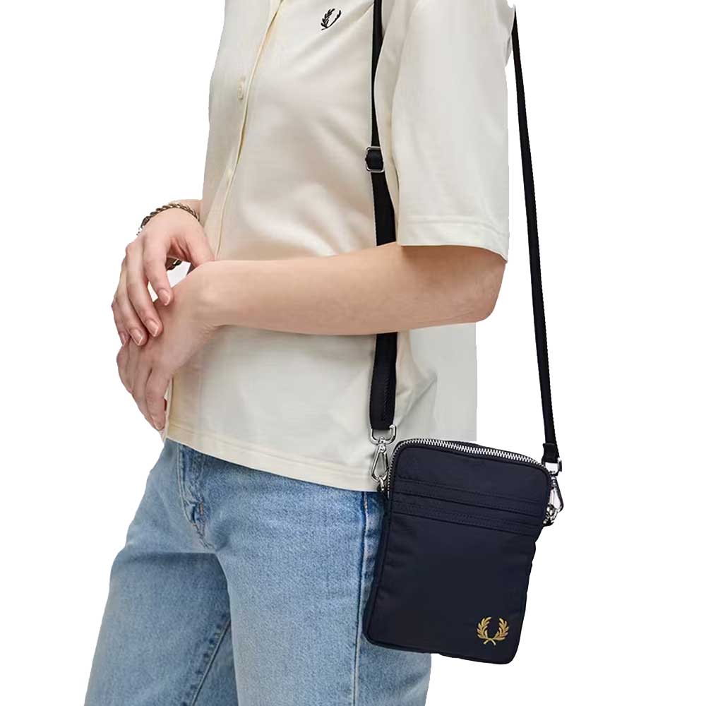 【新品】FRED PERRY ショルダーバッグ 24AW FRED PERRY フレッドペリー ショルダーバッグ TEXTURED NYLON