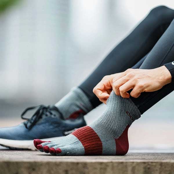 R×LSOCKSアールエルソックスM-RACINGメリノウールランニンググリップソックス(5本指)MWS5001G厳選されたメリノウール快適な左右立体ソックス肌触りの良い履き心地（日本製）メール便可