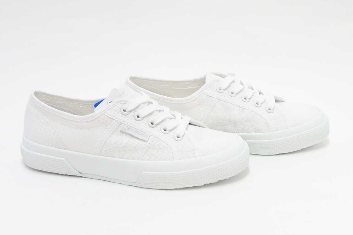 スペルガ SUPERGA 2750-COT U CLASSIC（ユニセックス）トータル ホワイト (s000010 c42)  ナチュラルなキャンバススニーカー 「靴」