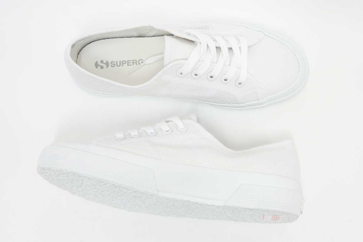 スペルガ SUPERGA 2750-COT U CLASSIC（ユニセックス）トータル ホワイト (s000010 c42)  ナチュラルなキャンバススニーカー 「靴」