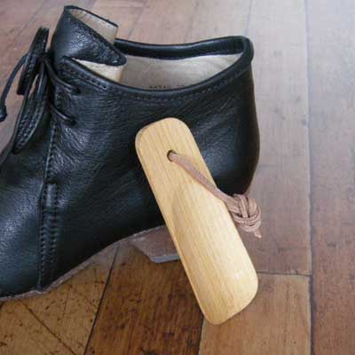 《メール便可》天然素材で作られた靴ケア品 【TAPIR タピール】靴べら（木製） 使い込むほどに味がでます（ドイツ製） 靴 シューズ