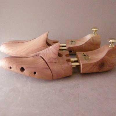 天然シダーウッドの香り高いバネ式シュートリー Sleipnir スレイプニル シュートリー ヨーロピアンモデル 靴 シューズ