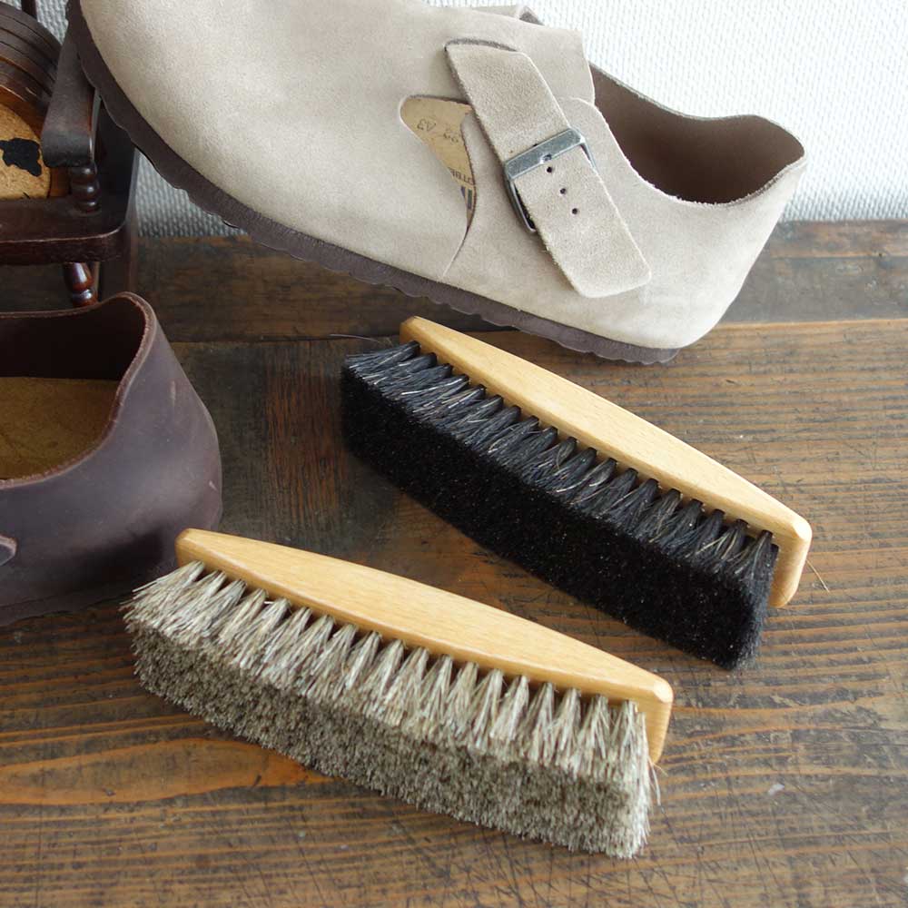 天然素材で作られた靴ケア品 TAPIR タピール 艶だしブラシ（馬毛）カラー：ブラック（シュバルツ）・グレー（ジルバー） 大きめで磨きやすいブラシ（ドイツ製）