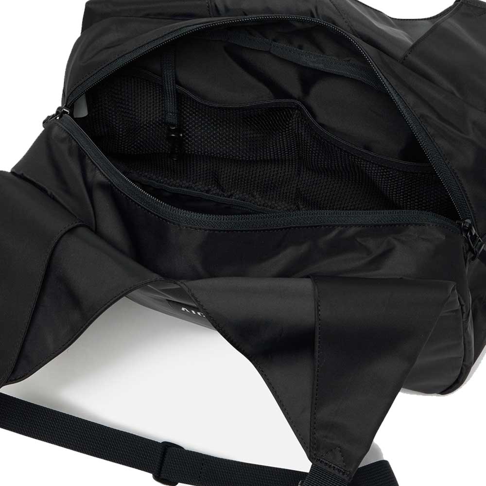 エーグルAIGLEZNHBN06アーバンショルダーバッグ10Lカラー：ノワール(001)リサイクルナイロV字型バッグ