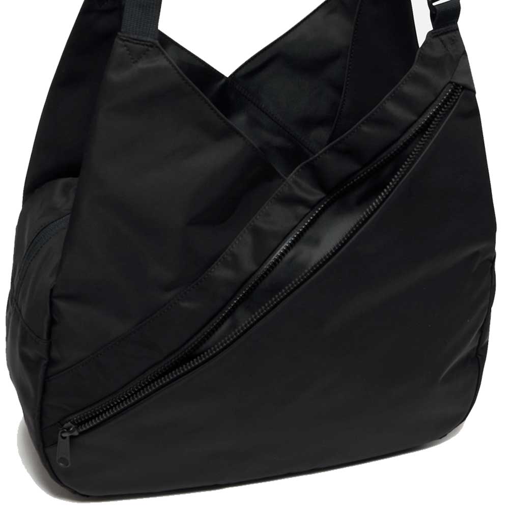 エーグルAIGLEZNHBN06アーバンショルダーバッグ10Lカラー：ノワール(001)リサイクルナイロV字型バッグ