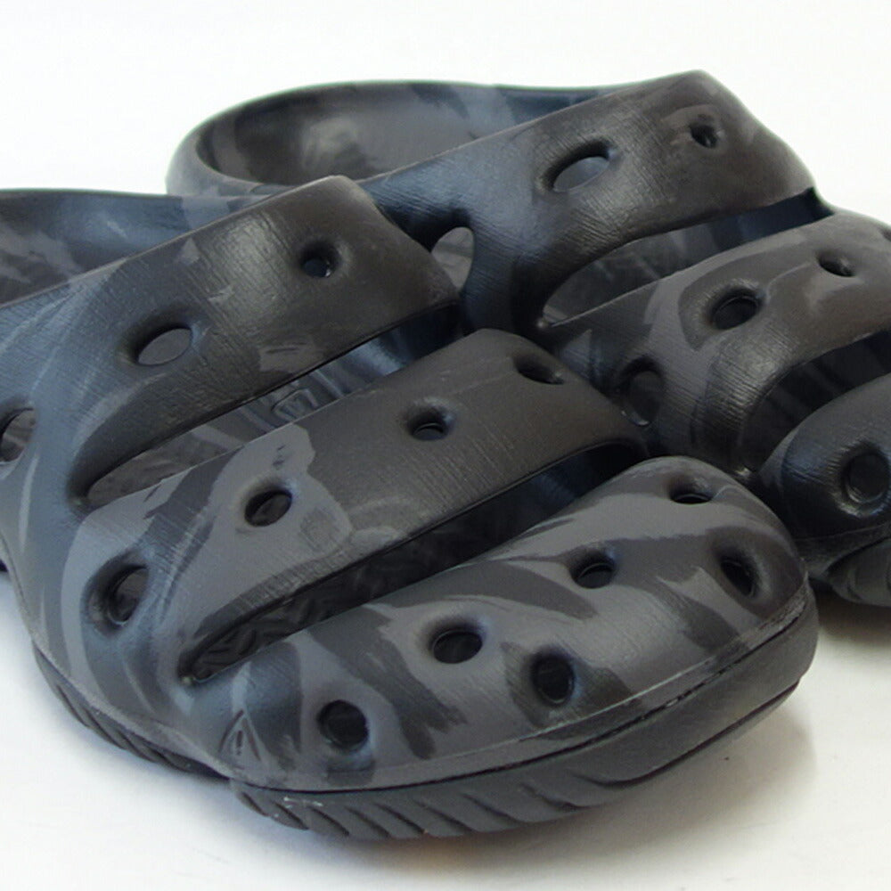 KEENキーンYogui1028525（メンズ）ヨギカラー：BlackMarbleサボウォーターサンダルアフタースポーツシューズオフィスシューズガーデニングシューズキャンプシューズ「靴」