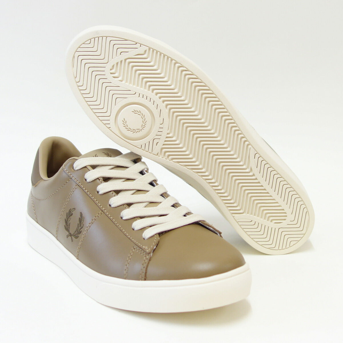 FREDPERRYフレッドペリーB4334V58（ユニセックス）SPENCERLEATHER（スペンサーレザー）カラー：WRMSTN/SHDESTN天然皮革のローカットスニーカー